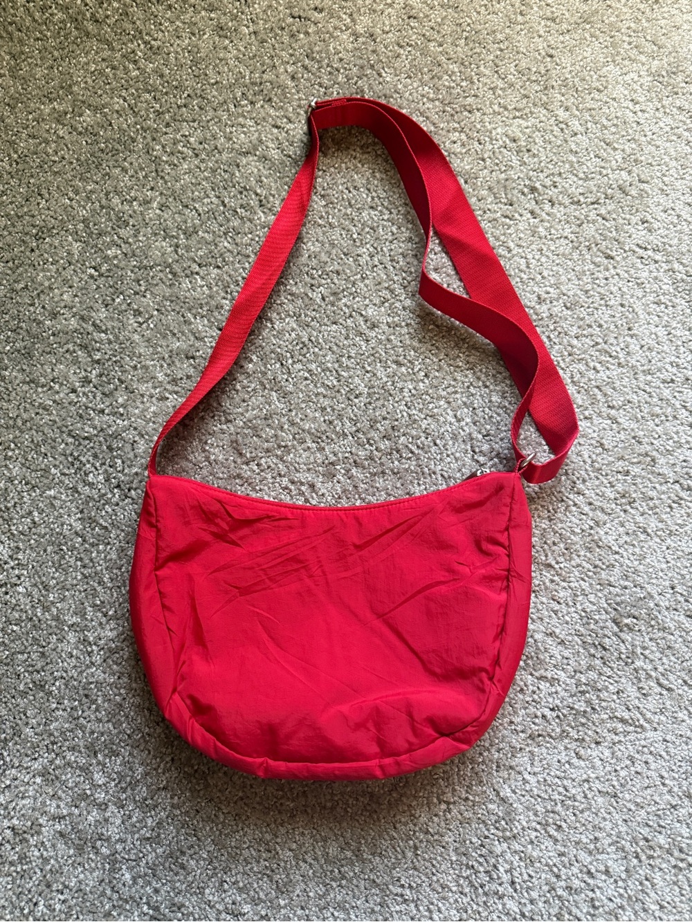 Baggallini Swift Crescent Bright Red Crossbody Bag - Picture 2 of 6